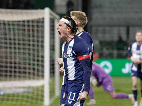 Germany Soccer, 2 Bundesliga 2025 26, Matchday 16 SpVgg Greuther Fürth vs Hertha BSC Sportpark Ronhof Fürth Goal celebration for 3 2 Fabian Reese Hertha BSC, 11 Copyright: xChristopherxRupprechtx