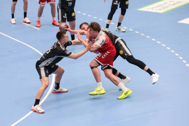 12 12 2025, Handball, Season 2025 2026, 2 Handball Bundesliga, 15 Matchday, TuSEM Essen TuS N Lübbecke, f l Tim Roman Wieling TuS N LÜbbecke , Felix Göttler TuSEM Essen , Essen Am Hallo NRW Germany xRHR PHOTO DEx Copyright: DennisxEwert RHR-FOTOx RHR-FOTO DE
