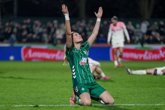 Medina Desic SV Werder Bremen, 9 exhausted with jubilation at the victory, joy at winning the game, THE DFB GUIDELINES PROHIBIT ANY USE OF PHOTOGRAPHS AS IMAGE SEQUENCES AND OR QUASI VIDEO DFB REGULATIONS PROHIBIT ANY USE OF PHOTOGRAPHS AS IMAGE SEQUENCES AND OR QUASI VIDEO , 12 12 2025, Bremen Germany , Soccer, Google Pixel Womens Bundesliga, SV Werder Bremen Bayer 04 Leverkusen xobx