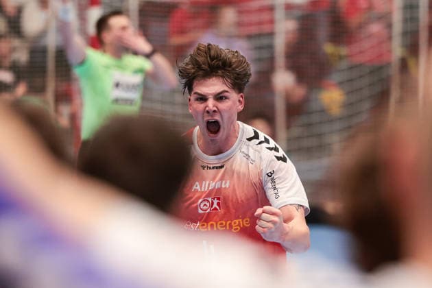 12 12 2025, Handball, Season 2025 2026, 2 Handball Bundesliga, 15 Matchday, TuSEM Essen TuS N Lübbecke, Felix Göttler TuSEM Essen cheers, Essen Am Hallo NRW Germany xRHR PHOTO DEx Copyright: DennisxEwert RHR-FOTOx RHR-FOTO DE