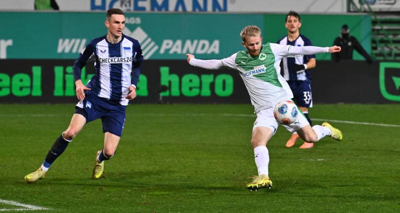 12 12 2025 Soccer Season 2025 2026 2 Soccer Bundesliga 16 Matchday SpVgg Greuther Fürth Kleeblatt Hertha BSC Berlin Sportfoto Zink xwoxzix DFL regulations prohibit any use of photographs as image sequences and or quasi video only for editorial use Niklas Kolbe 27, Hertha BSC Berlin Jomaine Consbruch 14, SpVgg Greuther Fürth Chance Torchance