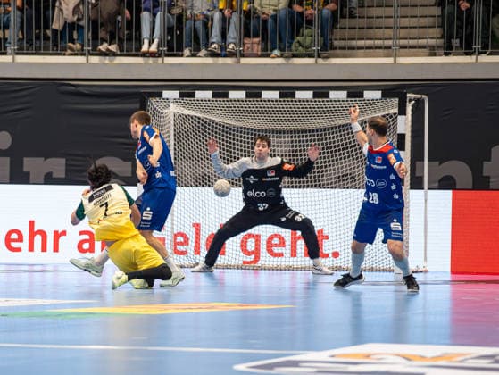 Benedek Nagy HBW Balingen Weilstetten, 32 defends the ball from Pouya Norouzi VfL Eintracht Hagen, 07 VfL Eintracht Hagen vs HBW Balingen Weilstetten, Handball, 2 Bundesliga, Matchday 15, Season 2025 2026, 12 12 2025 VfL Eintracht Hagen vs HBW Balingen Weilstetten, Handball, 2 Bundesliga, Matchday 15, Season 2025 2026, 12 12 2025 Hagen Copyright: xEibner-Pressefoto DamianxKruczynx EP_DKI