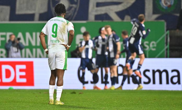12 12 2025 Soccer season 2025 2026 2 Soccer Bundesliga 16 Matchday SpVgg Greuther Fürth Kleeblatt Hertha BSC Berlin Sportfoto Zink MeZi xmexzix DFL regulations prohibit any use of photographs as image sequences and or quasi video only for editorial use Noel Futkeu 9, SpVgg Greuther Fürth disappointed disappointment after conceding goal to 2 3