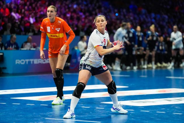 Women s Handball World Championship 2025 Netherlands Norway Rotterdam, Netherlands 20251212 Norway s Nora Mork throws a penalty during the semi final of the Women s Handball World Championship between the Netherlands and Norway at Ahoy Arena Photo Beate Oma Dahle NTB Rotterdam Netherlands EDITORIAL USE ONLY RESTRICTED USE FOR BETTING COMPANIES  Copyright: xBeatexOmaxDahlex xNTBx