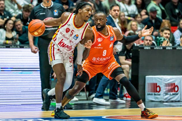 Chemnitz, Germany 12 December 2025 1 BBL 2025 2026 Niners Chemnitz vs Würzburg Baskets In the picture from left in a duel Marcus Carr Würzburg and John Newman III 99 Copyright: xFotostandx xNachtigallx