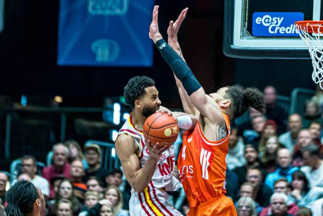 Chemnitz, Germany 12 December 2025 1 BBL 2025 2026 Niners Chemnitz vs Würzburg Baskets Pictured from left in a duel David Muenkat Würzburg and Kaza Kajami Keane 99 Copyright: xFotostandx xNachtigallx