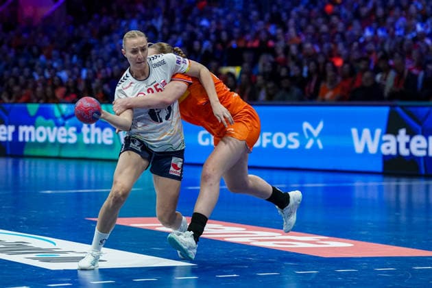 2025-12-12 Netherlands v Norway - IHF World Women s Handball Championship ROTTERDAM, NETHERLANDS - DECEMBER 12: Henny Reistad of Norway runs with the ball during the IHF World Women s Handball Championship match between Netherlands and Norway at Ahoy on December 12, 2025 in Rotterdam, Netherlands. Rotterdam Ahoy Netherlands Content not available for redistribution in The Netherlands directly or indirectly through any third parties. Copyright: xHenkxSeppenx