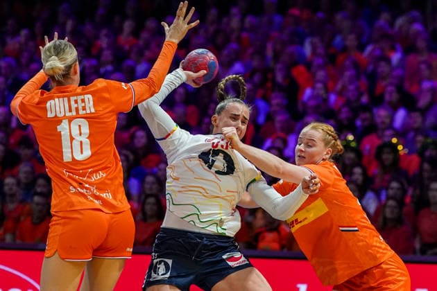 2025-12-12 Netherlands v Norway - IHF World Women s Handball Championship ROTTERDAM, NETHERLANDS - DECEMBER 12: Thale Deila of Norway shoots at goal during the IHF World Women s Handball Championship match between Netherlands and Norway at Ahoy on December 12, 2025 in Rotterdam, Netherlands. Rotterdam Ahoy Netherlands Content not available for redistribution in The Netherlands directly or indirectly through any third parties. Copyright: xHenkxSeppenx