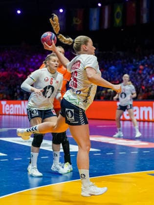 2025-12-12 Netherlands v Norway - IHF World Women s Handball Championship ROTTERDAM, NETHERLANDS - DECEMBER 12: Emilie Hovden of Norway shoots at goal during the IHF World Women s Handball Championship match between Netherlands and Norway at Ahoy on December 12, 2025 in Rotterdam, Netherlands. Rotterdam Ahoy Netherlands Content not available for redistribution in The Netherlands directly or indirectly through any third parties. Copyright: xHenkxSeppenx