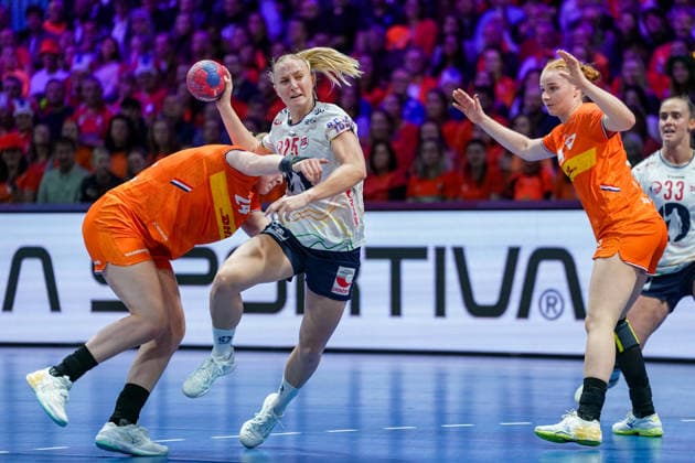 2025-12-12 Netherlands v Norway - IHF World Women s Handball Championship ROTTERDAM, NETHERLANDS - DECEMBER 12: Henny Reistad of Norway shoots at goal during the IHF World Women s Handball Championship match between Netherlands and Norway at Ahoy on December 12, 2025 in Rotterdam, Netherlands. Rotterdam Ahoy Netherlands Content not available for redistribution in The Netherlands directly or indirectly through any third parties. Copyright: xHenkxSeppenx