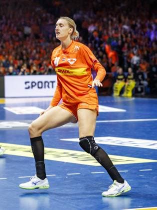 ROTTERDAM - Kelly Dulfer (NED) in action during the semi-final at the World Handball Championship between the Netherlands and Norway. ANP IRIS VAN DEN BROEK netherlands out - belgium out Rotterdam xVIxxIVx 544689772 originalFilename: 544689772.jpg