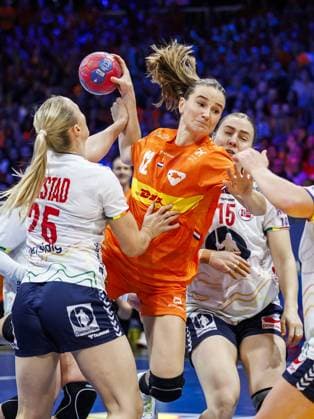 ROTTERDAM - Bo van Wetering (NED) in action during the semi-final at the World Handball Championship between the Netherlands and Norway. ANP IRIS VAN DEN BROEK netherlands out - belgium out Rotterdam xVIxxIVx 544689998 originalFilename: 544689998.jpg