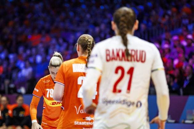 ROTTERDAM - Estavana Polman (NED) in action during the semi-final at the World Handball Championship between the Netherlands and Norway. ANP IRIS VAN DEN BROEK netherlands out - belgium out Rotterdam xVIxxIVx 544690121 originalFilename: 544690121.jpg