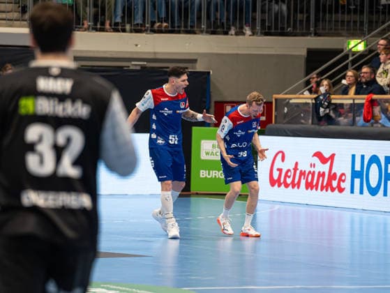 Csaba Leimeter HBW Balingen Weilstetten, 55 and Sascha Pfattheicher HBW Balingen Weilstetten, 30 are happy after converting a seven-meter VfL Eintracht Hagen vs HBW Balingen Weilstetten, Handball, 2 Bundesliga, Matchday 15, Season 2025 2026, 12 12 2025 VfL Eintracht Hagen vs HBW Balingen Weilstetten, Handball, 2 Bundesliga, Matchday 15, Season 2025 2026, 12 12 2025 Hagen Copyright: xEibner-Pressefoto DamianxKruczynx EP_DKI
