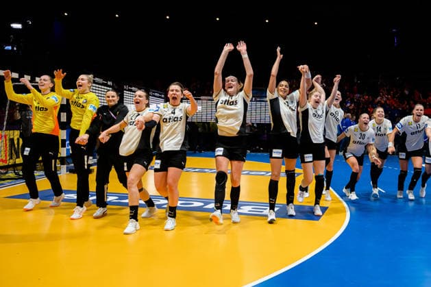 Handball, Womens World Championship, Semifinal France Germany Goalkeeper Sarah Wachter Germany , Goalkeeper Katharina Filter Germany m Mareike Thomaier Germany , Julia Maidhof Germany , Alina Grijseels Germany , Viola Leuchter Germany , Aimee von Pereira Germany , Nina Engel Germany Rotterdam Ahoy Netherlands