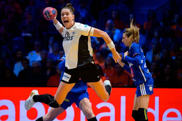 Handball, Womens World Championship, semi-final France Germany Emily Vogel Germany Rotterdam Ahoy Netherlands