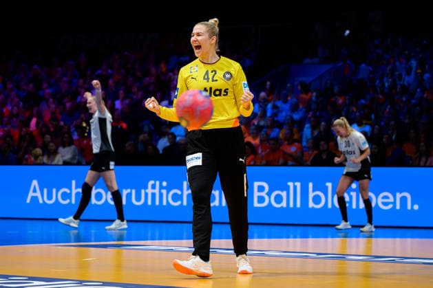 Handball, Womens World Championship, semi-final France Germany Goalkeeper Katharina Filter Germany Cheers Joy Emotion Rotterdam Ahoy Netherlands