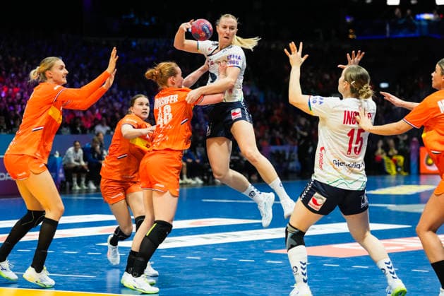 Women s Handball World Championship 2025 Netherlands Norway Rotterdam, Netherlands 20251212 Norway s Henny Ella Reistad during the semi final of the Women s Handball World Championship between the Netherlands and Norway at Ahoy Arena Photo Beate Oma Dahle NTB Rotterdam Netherlands EDITORIAL USE ONLY RESTRICTED USE FOR BETTING COMPANIES  Copyright: xBeatexOmaxDahlex xNTBx