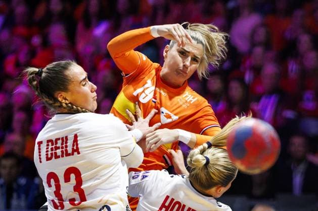 ROTTERDAM - Estavana Polman (NED) in action during the semi-final at the World Handball Championship between the Netherlands and Norway. ANP IRIS VAN DEN BROEK netherlands out - belgium out Rotterdam xVIxxIVx 544690656 originalFilename: 544690656.jpg