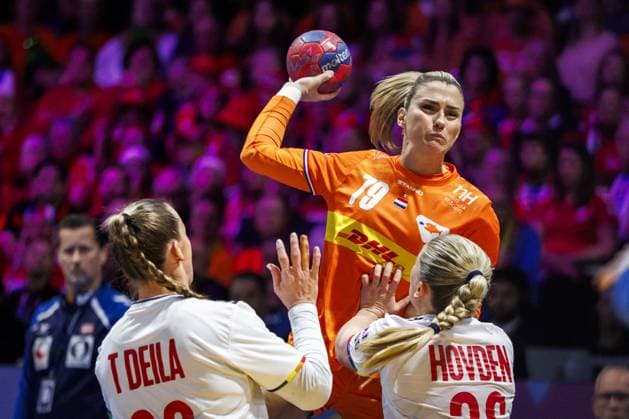 ROTTERDAM - Estavana Polman (NED) in action during the semi-final at the World Handball Championship between the Netherlands and Norway. ANP IRIS VAN DEN BROEK netherlands out - belgium out Rotterdam xVIxxIVx 544690705 originalFilename: 544690705.jpg