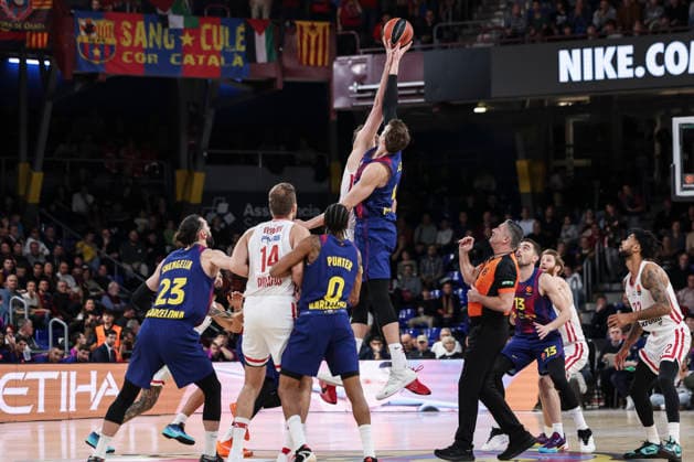 December 12, 2025, Barcelona, Barcelona, Spain: Jan Vesely of FC Barcelona, Barca and Nikola Milutinov of Olympiacos Piraeus compete for the ball during the EuroLeague Regular Season Round 15 match played between FC Barcelona and Olympiacos Piraeus at Palau Blaugrana on December 12, 2025 in Barcelona, Spain. Barcelona Spain - ZUMAa181 20251212_zaa_a181_114 Copyright: xJavierxBorregox