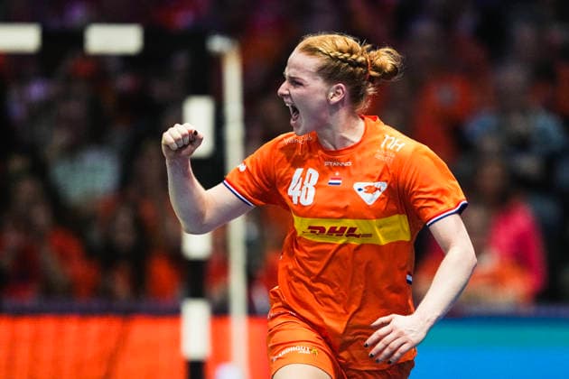 Women s Handball World Championship 2025 Netherlands Norway Rotterdam, Netherlands 20251212 Dutch Dione Housheer celebrates during the semi final of the Women s Handball World Championship between the Netherlands and Norway at Ahoy Arena Photo Beate Oma Dahle NTB Rotterdam Netherlands EDITORIAL USE ONLY RESTRICTED USE FOR BETTING COMPANIES  Copyright: xBeatexOmaxDahlex xNTBx