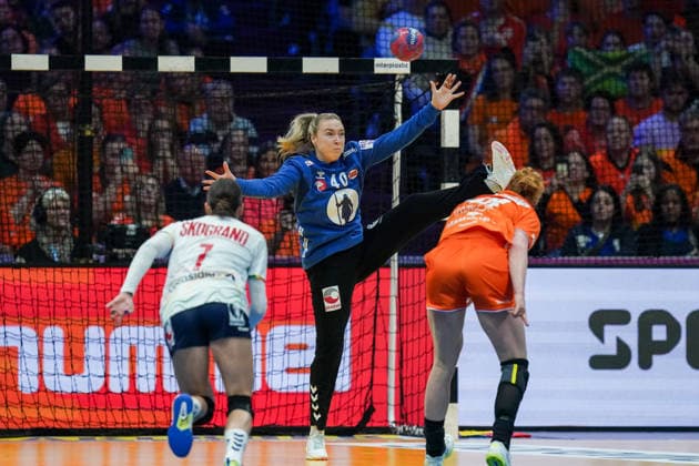 2025-12-12 Netherlands v Norway - IHF World Women s Handball Championship ROTTERDAM, NETHERLANDS - DECEMBER 12: Eli Marie Raasok of Norway tries to make a save during the IHF World Women s Handball Championship match between Netherlands and Norway at Ahoy on December 12, 2025 in Rotterdam, Netherlands. Rotterdam Ahoy Netherlands Content not available for redistribution in The Netherlands directly or indirectly through any third parties. Copyright: xHenkxSeppenx