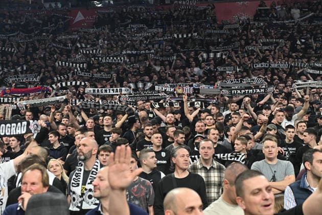 PARTIZAN vs CRVENA ZVEZDA SUPPORTERS basketball Partizan vs Crvena zvezda during Euroleague matrch at Beogradska arena, Belgrade 12.12.2025 Foto: BASKETBALL, EUROLEAGUE, PARTIZAN, CRVENA ZVEZDA Belgrade Belgrade arena Serbia Copyright: xMarkoxMetlas xMNxPressx