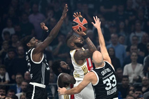 PARTIZAN vs CRVENA ZVEZDA CODI MILLER MCINTYRE Kodi Miler Mekintajer vs ISAAC BONGA Ajzak Bonga basketball Partizan vs Crvena zvezda during Euroleague matrch at Beogradska arena, Belgrade 12.12.2025 Foto: BASKETBALL, EUROLEAGUE, PARTIZAN, CRVENA ZVEZDA Belgrade Belgrade arena Serbia Copyright: xMarkoxMetlas xMNxPressx