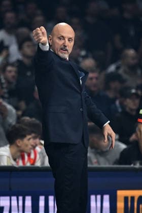 PARTIZAN vs CRVENA ZVEZDA SASA OBRADOVIC coach basketball Partizan vs Crvena zvezda during Euroleague matrch at Beogradska arena, Belgrade 12.12.2025 Foto: BASKETBALL, EUROLEAGUE, PARTIZAN, CRVENA ZVEZDA Belgrade Belgrade arena Serbia Copyright: xMarkoxMetlas xMNxPressx