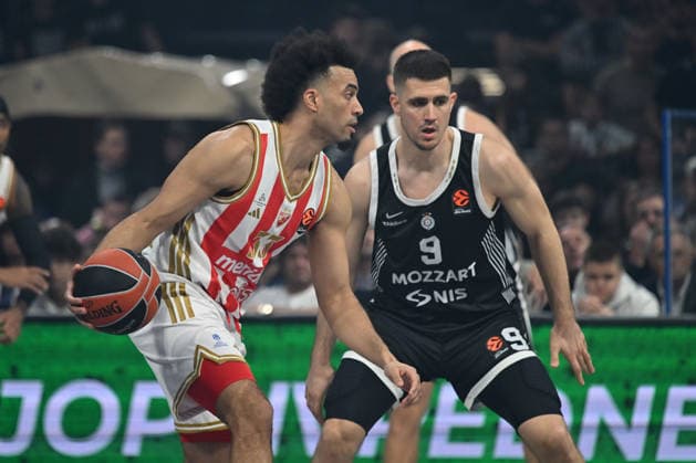 PARTIZAN vs CRVENA ZVEZDA JORDAN NWORA Dzordan Nvora vs VANJA MARINKOVIC basketball Partizan vs Crvena zvezda during Euroleague matrch at Beogradska arena, Belgrade 12.12.2025 Foto: BASKETBALL, EUROLEAGUE, PARTIZAN, CRVENA ZVEZDA Belgrade Belgrade arena Serbia Copyright: xMarkoxMetlas xMNxPressx