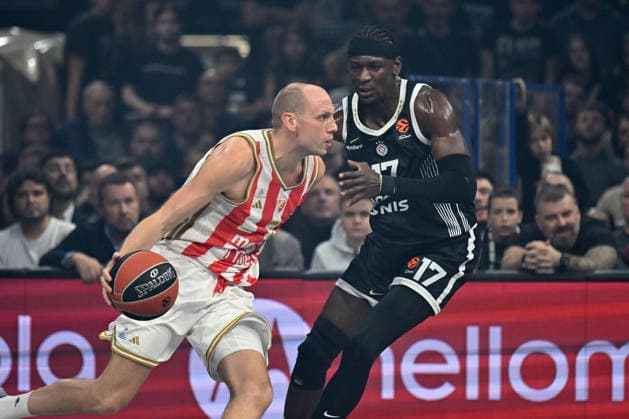 PARTIZAN vs CRVENA ZVEZDA DEJAN DAVIDOVAC vs ISAAC BONGA Ajzak Bonga basketball Partizan vs Crvena zvezda during Euroleague matrch at Beogradska arena, Belgrade 12.12.2025 Foto: BASKETBALL, EUROLEAGUE, PARTIZAN, CRVENA ZVEZDA Belgrade Belgrade arena Serbia Copyright: xMarkoxMetlas xMNxPressx