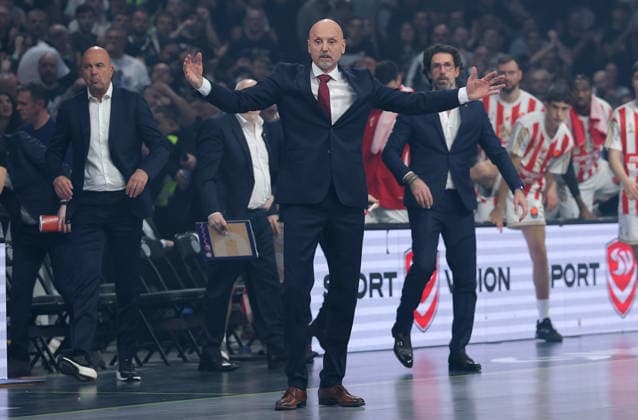 Partizan v Crvena Zvezda, Euroleague basketball, season 2025 2026, round 15 Belgrade, Serbia. 12th Dec, 2025. Head Coach of Crvena Zvezda Sasa Obradovic during Euroleague basketball match between Partizan and Crvena Zvezda (Red Star) on December 12. 2025. in Belgrade, Serbia. Belgrade Serbia Copyright: xPedjaxMilosavljevic STARSPORTx