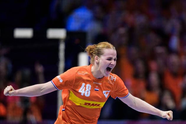 251212 Dione Housheer of Netherlands celebrates during the IHF Women™s World Championship semifinal between Netherlands and Norway on December 12, 2025 in Rotterdam Photo Joel Marklund BILDBYRAN kod JM JM0756 bbeng handball handball handball vm handball vm handbolls vm ihf handball world championship world handball championship 2025 world championship 2025 semifinal semifinals nederländerna norway norge netherlands dam jubel  Copyright: JOELxMARKLUND BB251212JM058