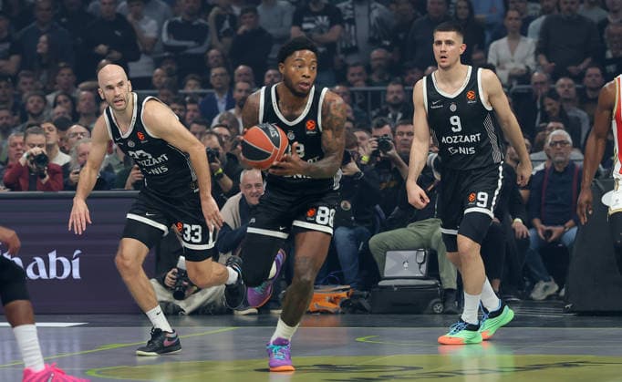 Partizan v Crvena Zvezda, Euroleague basketball, season 2025 2026, round 15 Belgrade, Serbia. 12th Dec, 2025. Partizan s Nick Calathes, Tyrique Jones and Vanja Marinkovic during Euroleague basketball match between Partizan and Crvena Zvezda (Red Star) on December 12. 2025. in Belgrade, Serbia. Belgrade Serbia Copyright: xPedjaxMilosavljevic STARSPORTx