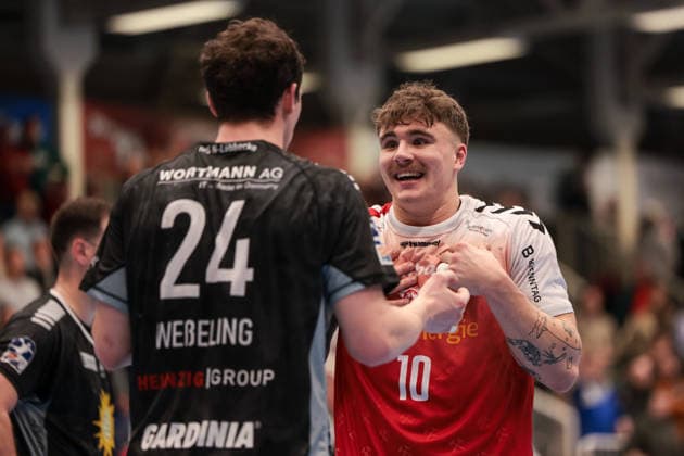 12 12 2025, Handball, Season 2025 2026, 2 Handball Bundesliga, 15 Matchday, TuSEM Essen TuS N Lübbecke, f l Sven Wesseling TuS N LÜbbecke , Finn Wolfram TuSEM Essen discuss, Essen Am Hallo NRW Germany xRHR PHOTO DEx Copyright: DennisxEwert RHR-FOTOx RHR-FOTO DE