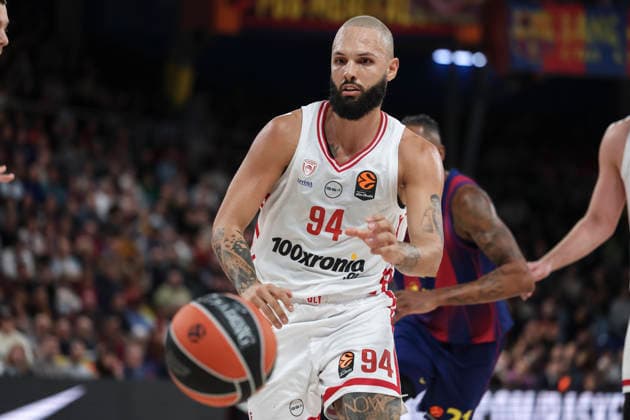 December 12, 2025, Barcelona, Barcelona, Spain: Evan Fournier of Olympiacos Piraeus in action during the EuroLeague Regular Season Round 15 match played between FC Barcelona, Barca and Olympiacos Piraeus at Palau Blaugrana on December 12, 2025 in Barcelona, Spain. Barcelona Spain - ZUMAa181 20251212_zaa_a181_138 Copyright: xJavierxBorregox