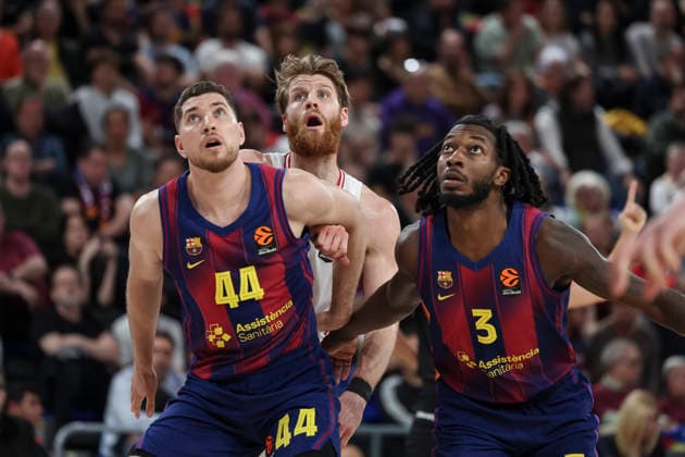 December 12, 2025, Barcelona, Barcelona, Spain: Thomas Walkup of Olympiacos Piraeus, Joel Parra and Myles Cale of FC Barcelona, Barca compete for the ball during the EuroLeague Regular Season Round 15 match played between FC Barcelona and Olympiacos Piraeus at Palau Blaugrana on December 12, 2025 in Barcelona, Spain. Barcelona Spain - ZUMAa181 20251212_zaa_a181_142 Copyright: xJavierxBorregox
