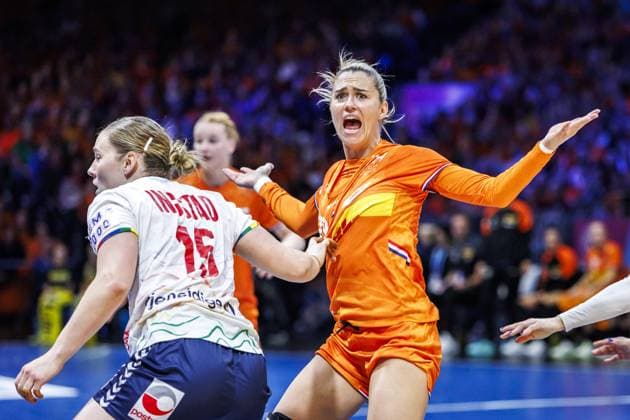 ROTTERDAM - Estavana Polman (NED) in action during the semi-final at the World Handball Championship between the Netherlands and Norway. ANP IRIS VAN DEN BROEK netherlands out - belgium out Rotterdam xVIxxIVx 544691770 originalFilename: 544691770.jpg