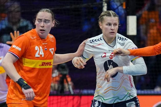 2025-12-12 Netherlands v Norway - IHF World Women s Handball Championship ROTTERDAM, NETHERLANDS - DECEMBER 12: Romee Maarschalkerweerd of The Netherlands defends Maren Aardahl of Norway during the IHF World Women s Handball Championship match between Netherlands and Norway at Ahoy on December 12, 2025 in Rotterdam, Netherlands. Rotterdam Ahoy Netherlands Content not available for redistribution in The Netherlands directly or indirectly through any third parties. Copyright: xHenkxSeppenx