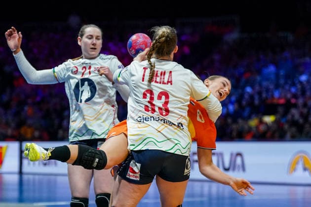 2025-12-12 Netherlands v Norway - IHF World Women s Handball Championship ROTTERDAM, NETHERLANDS - DECEMBER 12: Thale Deila of Norway defends Larissa Nusser of The Netherlands during the IHF World Women s Handball Championship match between Netherlands and Norway at Ahoy on December 12, 2025 in Rotterdam, Netherlands. Rotterdam Ahoy Netherlands Content not available for redistribution in The Netherlands directly or indirectly through any third parties. Copyright: xHenkxSeppenx