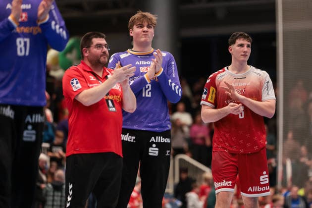 12 12 2025, Handball, Season 2025 2026, 2 Handball Bundesliga, 15 Matchday, TuSEM Essen TuS N Lübbecke, f l Co Coach Christoph Höving TuSEM Essen , Goalkeeper Finn Knaack TuSEM Essen , Valentin Willner TuSEM Essen , Essen Am Hallo NRW Germany xRHR PHOTO DEx Copyright: DennisxEwert RHR-FOTOx RHR-FOTO DE