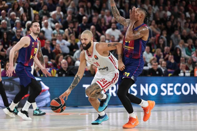 December 12, 2025, Barcelona, Barcelona, Spain: Evan Fournier of Olympiacos Piraeus in action during the EuroLeague Regular Season Round 15 match played between FC Barcelona, Barca and Olympiacos Piraeus at Palau Blaugrana on December 12, 2025 in Barcelona, Spain. Barcelona Spain - ZUMAa181 20251212_zaa_a181_169 Copyright: xJavierxBorregox