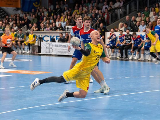 Hakon Dadi Styrmisson VfL Eintracht Hagen, 28 on goal throw VfL Eintracht Hagen vs HBW Balingen Weilstetten, Handball, 2 Bundesliga, Matchday 15, Season 2025 2026, 12 12 2025 VfL Eintracht Hagen vs HBW Balingen Weilstetten, Handball, 2 Bundesliga, Matchday 15, Season 2025 2026, 12 12 2025 Hagen Copyright: xEibner-Pressefoto DamianxKruczynx EP_DKI
