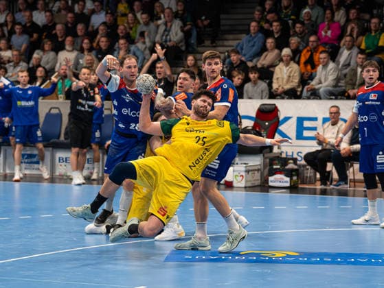 Philip Jungemann VfL Eintracht Hagen, 25 on goal throw VfL Eintracht Hagen vs HBW Balingen Weilstetten, Handball, 2 Bundesliga, 15 Matchday, Season 2025 2026, 12 12 2025 VfL Eintracht Hagen vs HBW Balingen Weilstetten, Handball, 2 Bundesliga, 15 Matchday, Season 2025 2026, 12 12 2025 Hagen Copyright: xEibner-Pressefoto DamianxKruczynx EP_DKI