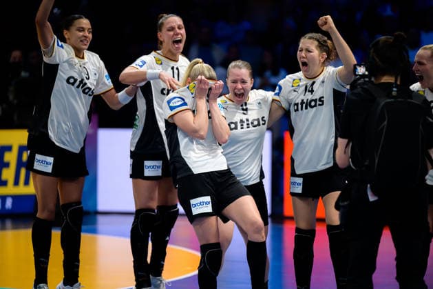 Handball, Womens World Championship, semi-final France Germany Aimee von Pereira Germany , Xenia Smits Germany , Lisa Antl Germany , Marie Steffen Germany cheer Antje Döll Doell Germany Player of the Match Rotterdam Ahoy Netherlands