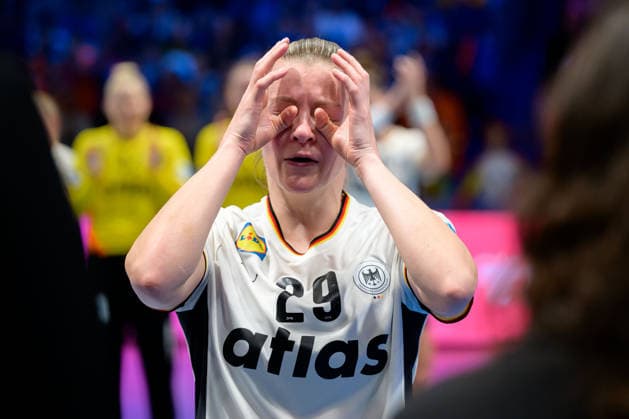 Handball, Womens World Championship, semi-final France Germany Antje Döll Doell Germany Rotterdam Ahoy Netherlands