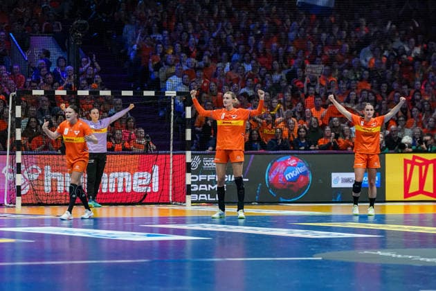 2025-12-12 Netherlands v Norway - IHF World Women s Handball Championship ROTTERDAM, NETHERLANDS - DECEMBER 12: Merel Freriks of The Netherlands, Kelly Dulfer of The Netherlands, and Larissa Nusser of The Netherlands celebrates during the IHF World Women s Handball Championship match between Netherlands and Norway at Ahoy on December 12, 2025 in Rotterdam, Netherlands. Rotterdam Ahoy Netherlands Content not available for redistribution in The Netherlands directly or indirectly through any third parties. Copyright: xHenkxSeppenx