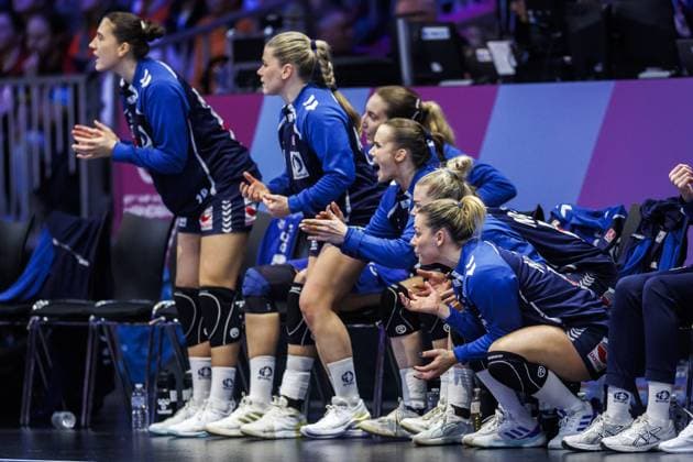 ROTTERDAM - Norwegian players during the semi-final at the World Handball Championship between the Netherlands and Norway. ANP IRIS VAN DEN BROEK netherlands out - belgium out Rotterdam xVIxxIVx 544692788 originalFilename: 544692788.jpg