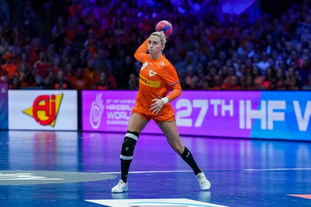 2025-12-12 Netherlands v Norway - IHF World Women s Handball Championship ROTTERDAM, NETHERLANDS - DECEMBER 12: Estavana Polman of The Netherlands passes the ball during the IHF World Women s Handball Championship match between Netherlands and Norway at Ahoy on December 12, 2025 in Rotterdam, Netherlands. Rotterdam Ahoy Netherlands Content not available for redistribution in The Netherlands directly or indirectly through any third parties. Copyright: xHenkxSeppenx